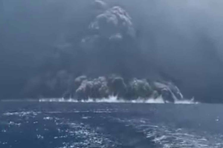 Huyen de la erupción del volcán Stromboli 7 huida erupcion volcan stromboli agosto 2019