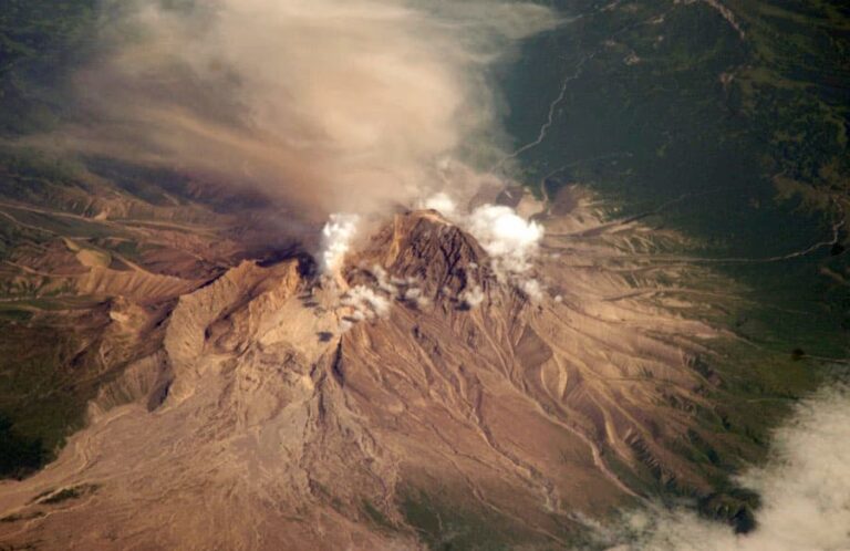 Volcán Shivéluch 1 volcan shiveluch rusia