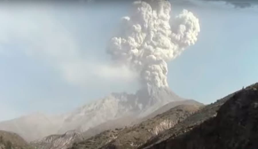 Volcán Ubinas 1 erupcion volcan ubinas peru